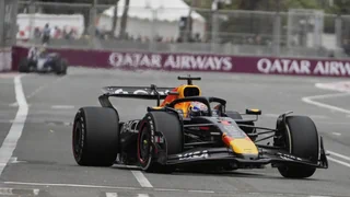 GP Aserbaidschan – Verstappen mit Start-Ziel-Sieg in Baku – Debakel für Piastri