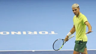 Auftakt in die ATP Finals – Alcaraz und Zverev starten mit Zweisatz-Siegen