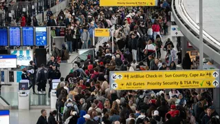 Chaotische Szenen – Trump will ab Montag ICE an US-Flughäfen einsetzen