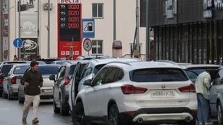 Trotz eigener Raffinerien – Weshalb sind Benzin und Diesel i