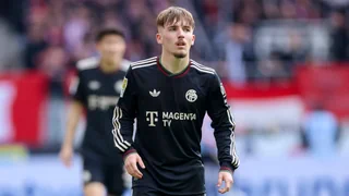 Internationale Fussball-News – Bayerns Youngster Karl fällt mit Muselfaserriss aus