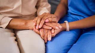 Weibliche Genitalbeschneidung – Was Genitalbeschneidung für Frauen in der Schweiz bedeutet