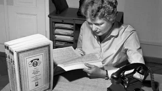 Blick ins PTT-Archiv – Was historische Telefonbücher über di