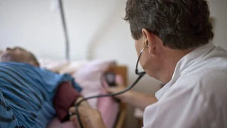 Zwist um Medikamentenabgabe – Cholesterin-Therapie: Profitieren die Patienten oder die Pharma?