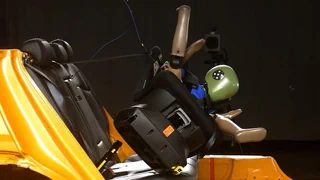 Alarmierende Resultate – TCS und ADAC warnen vor mehreren Kindersitzen