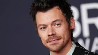Kulturnews in Kurzform – Harry Styles sorgt mit Zeitungsanze