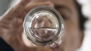 PFAS in Wasser und Nahrung – Wie sicher sind die Schweizer Grenzwerte?