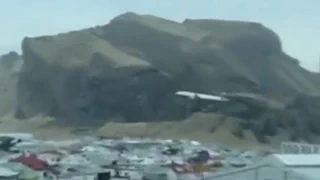 Riskantes Manöver über Island – Kurz vor Rente: Pilot fliegt Boeing knapp 100 Meter über Insel