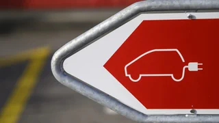 Bundesrat für Besteuerung – Auto Schweiz warnt vor «drei Sargnägeln» für Elektromobilität