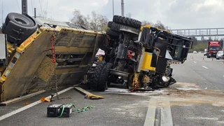 Unfall Region Zürich – Umgekippter Anhänger sorgt auf der A1 bei Brüttisellen für Stau