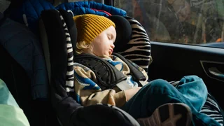 Gefahr für Kinder im Auto – Acht Kindersitze versagen im Crashtest