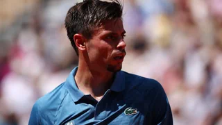 Schiri ohne Mitleid – «Muss dringend aufs Klo»: Tennisprofi kämpft mit Durchfall