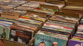 Kulturnews in Kurzform – Walliser Kloster muss seine Plattensammlung verkaufen