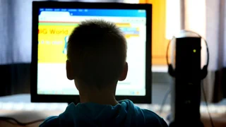 Kinderschutz im Netz – Schulkinder geraten auf Schulcompi an Pornos – was tun?