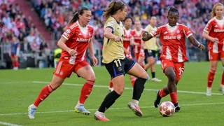 Champions League, 1. Halbfinal – Bayern-Frauen retten gegen Barça in Unterzahl 1:1-Remis