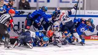 Skandalspiel in den Playoffs – Nach Horrorfoul: DEL-Spieler für 14 Partien gesperrt