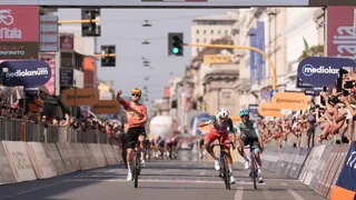 Giro d'Italia: 15. Etappe – Spitzengruppe schockt Sprinter: Dversnes Lavik siegt in Mailand