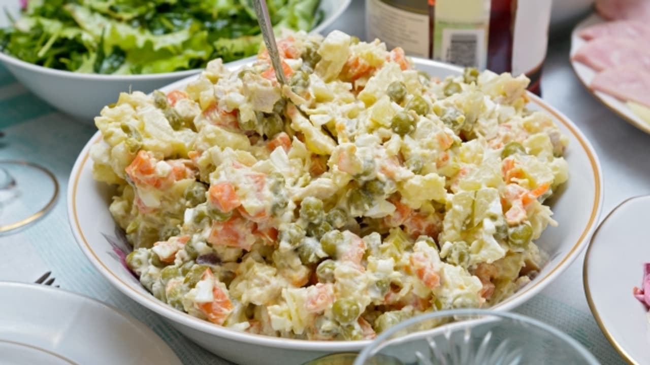 Russischer Salat – Nicht nur in Russland beliebt - A point - SRF