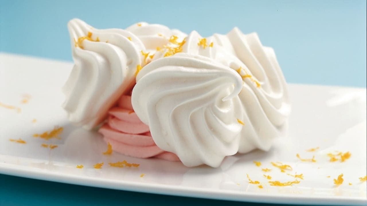 MeringuesSchalen mit Rahm der DessertKlassiker A point SRF