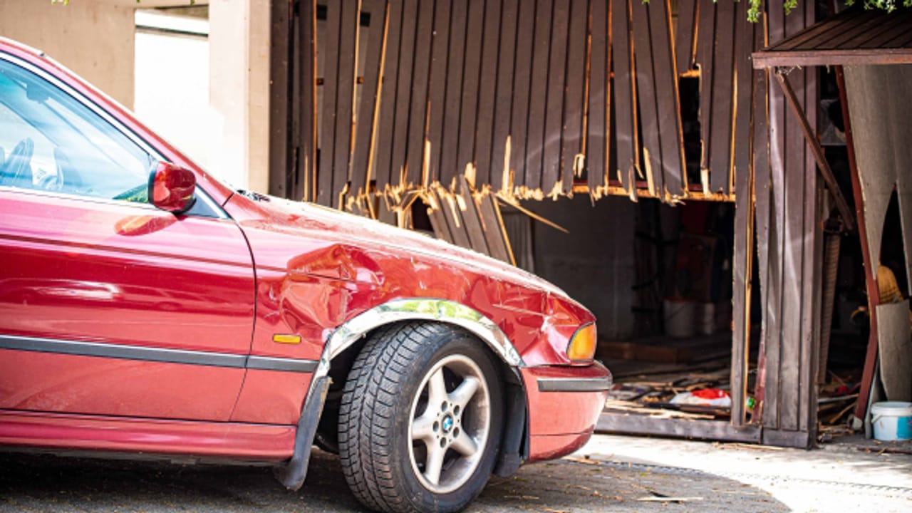 Defektes Garagentor: Versicherung lehnt Schaden zu Unrecht ab