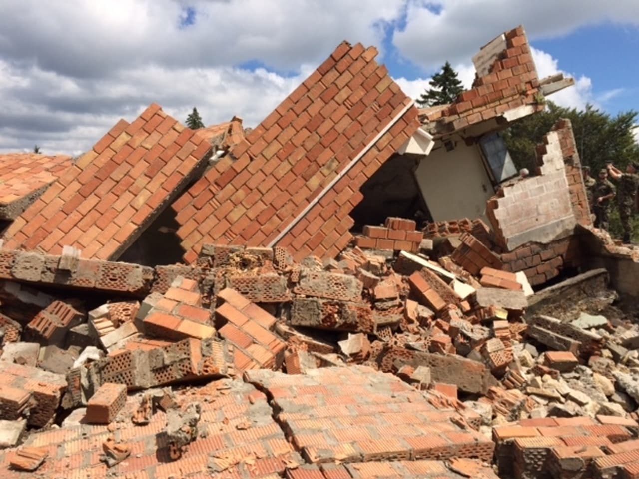 Aargau Solothurn - Abbruch des Bauernhauses auf Bettlachstock