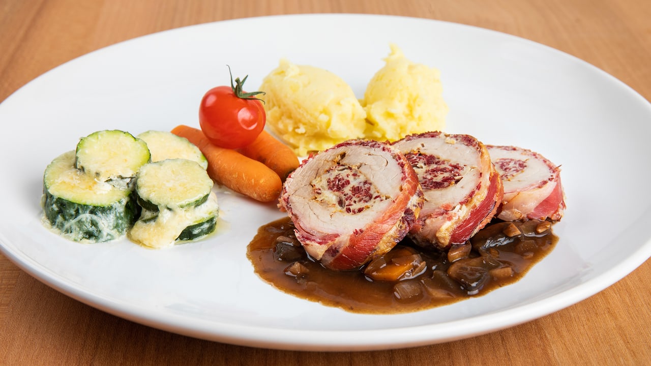 Appenzeller Braten mit brauner Zwiebel-Pilz-Rüeblisauce