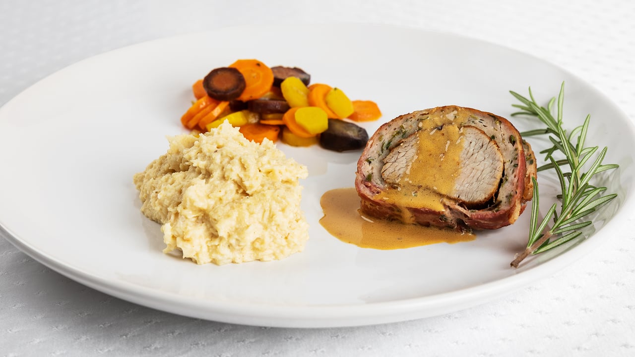 Rezepte 2018 - Kalbsfilet im Brät-Speckmantel mit Selleriepüree und ...