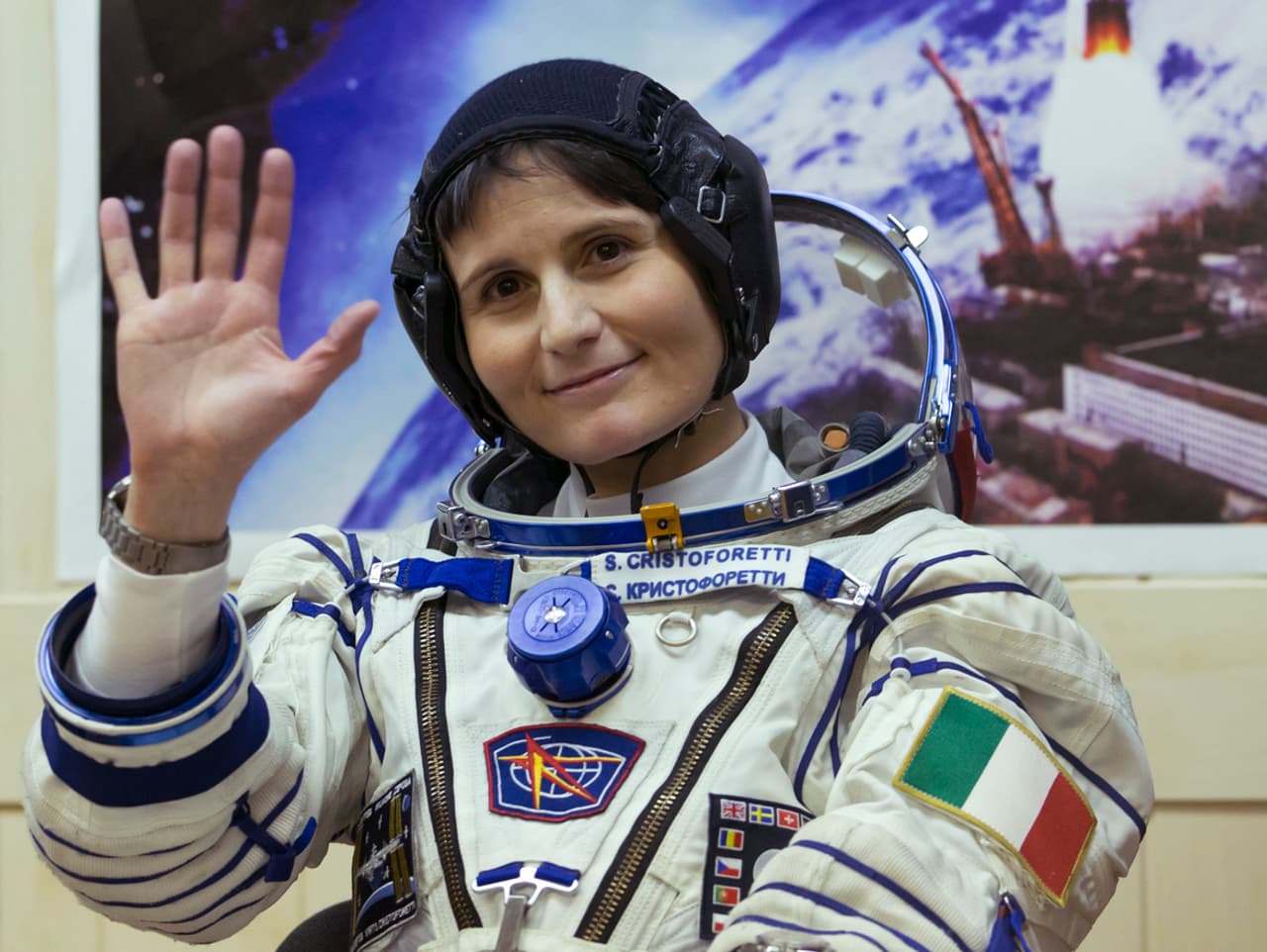 Женщина космонавт фото. Саманта Кристофоретти. Саманта Кристофоретти космонавт.