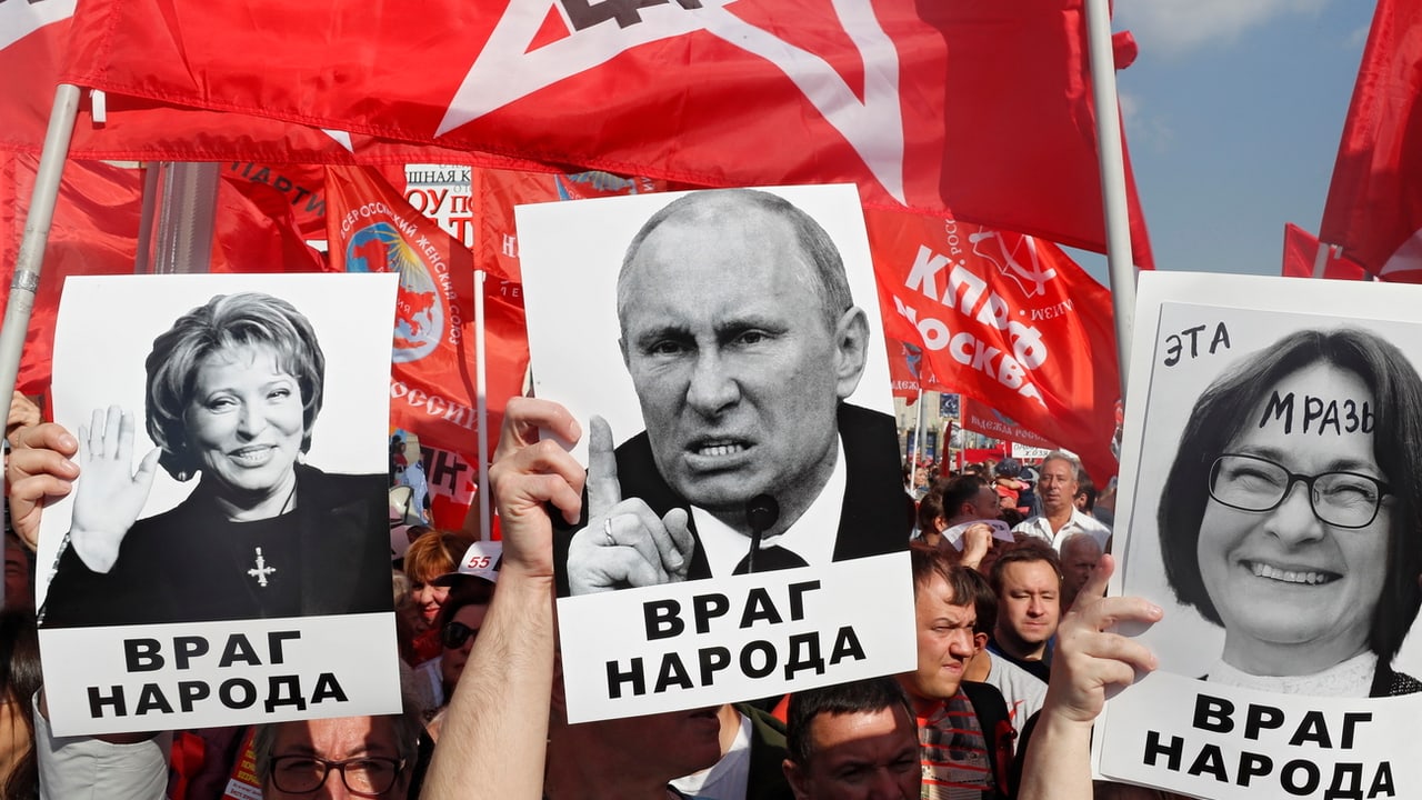 Манежная площадь 1991 митинг площадь москва. В разы больше народу. Шоковая терапия митинги. В разы больше народу. Царская россия которую мы потеряли.