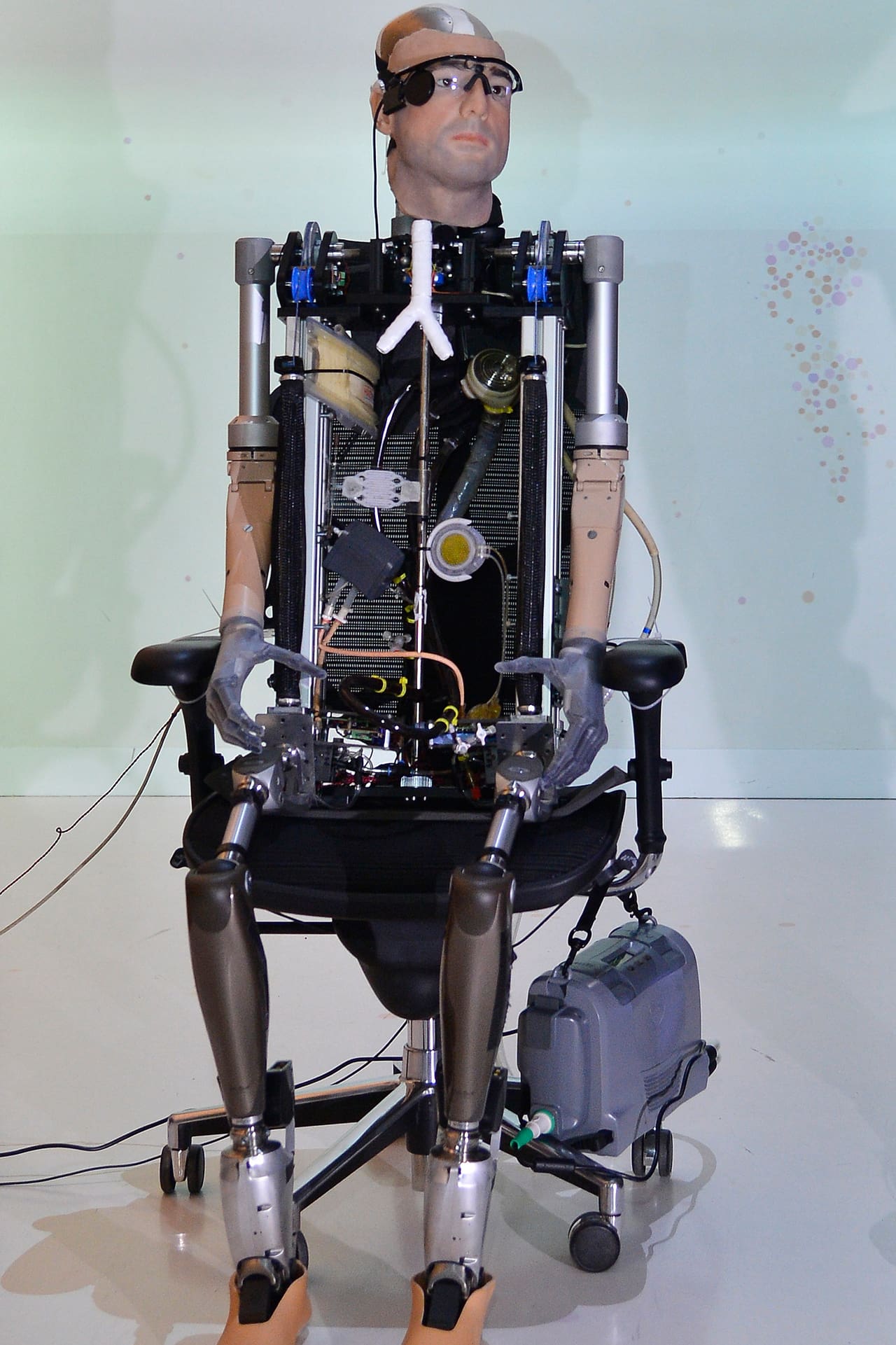 первый искусственный человек. робот с искусственным интеллектом. Rex the bionic man. Boston dynamics petman. тело робота.