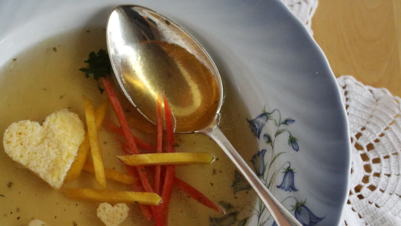 Rezepte 2011 Hausgemachte Gemüsebouillon mit EierstichHerzli SRF