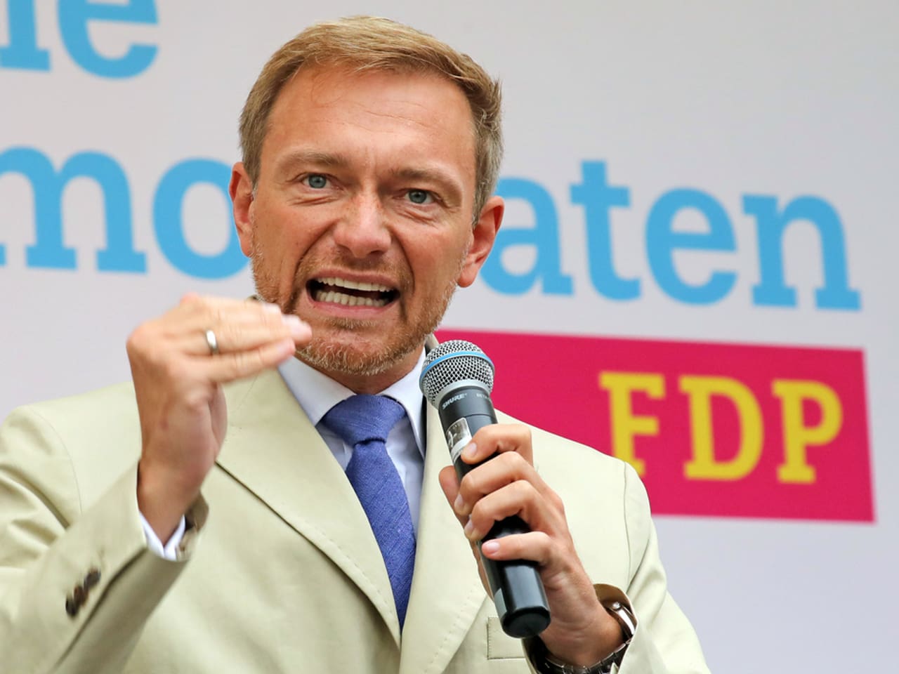 Wahlen in Deutschland FDPStar Christian Lindner Im Unterhemd zur