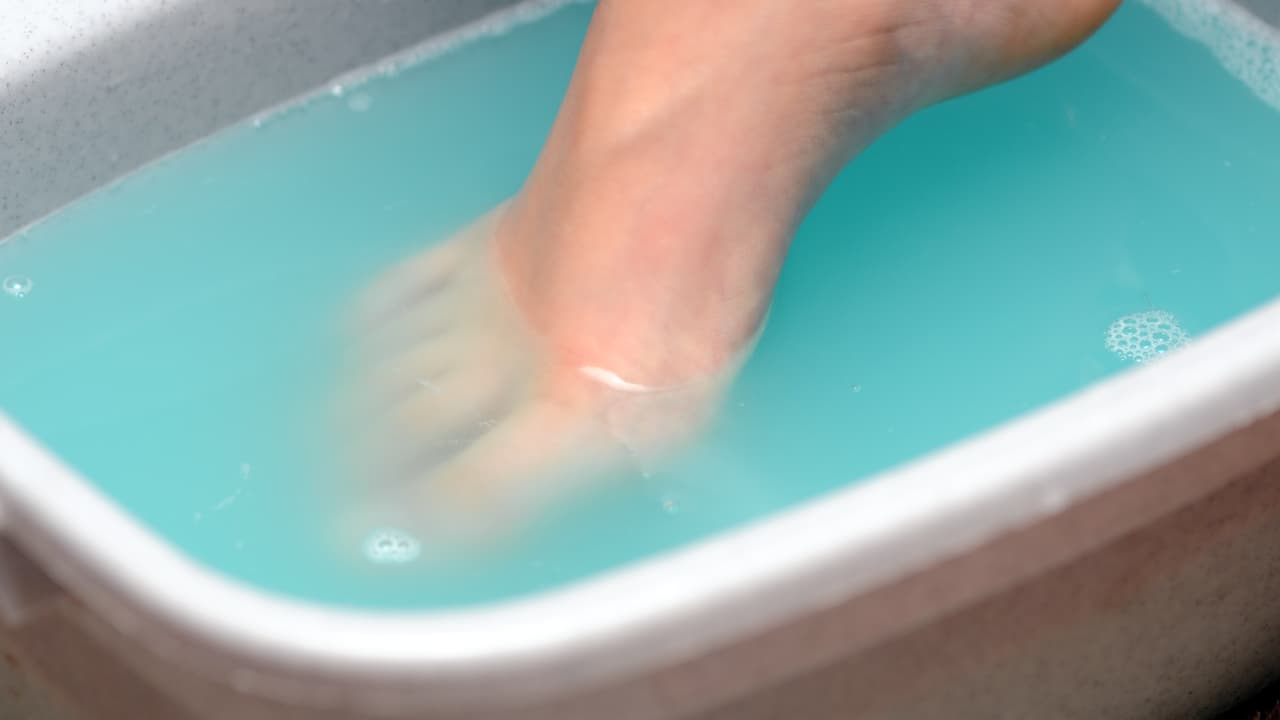 Ванночек форум. Марганцевые ванночки для ног. Ванночки с марганцовкой для ног. Ванночки для ног с марганцовкой ванночки. Грибок. Ванночки с марганцовкой.