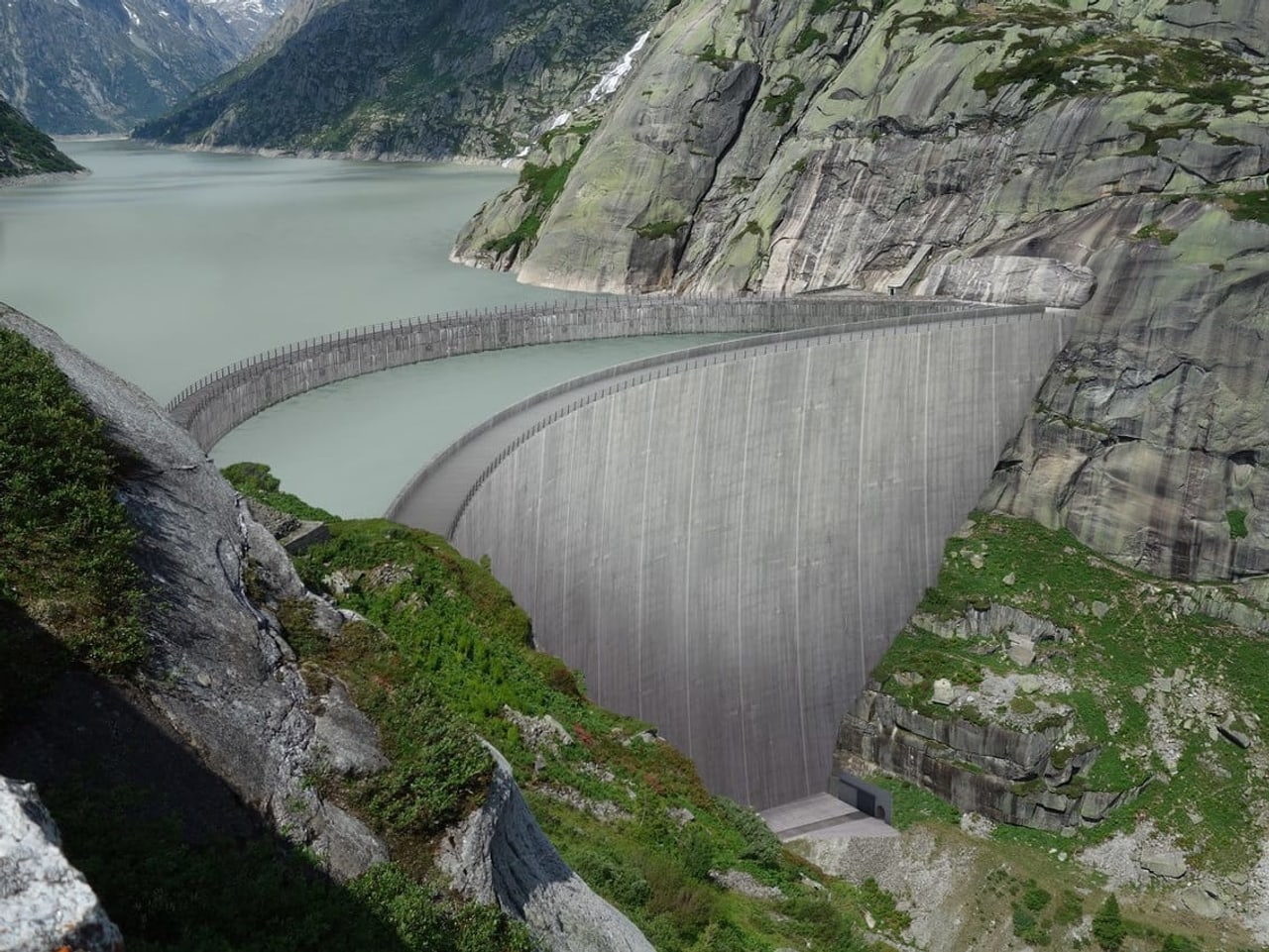 Grossbaustelle im Gebirge - An der Grimsel wird eine zweite Staumauer ...
