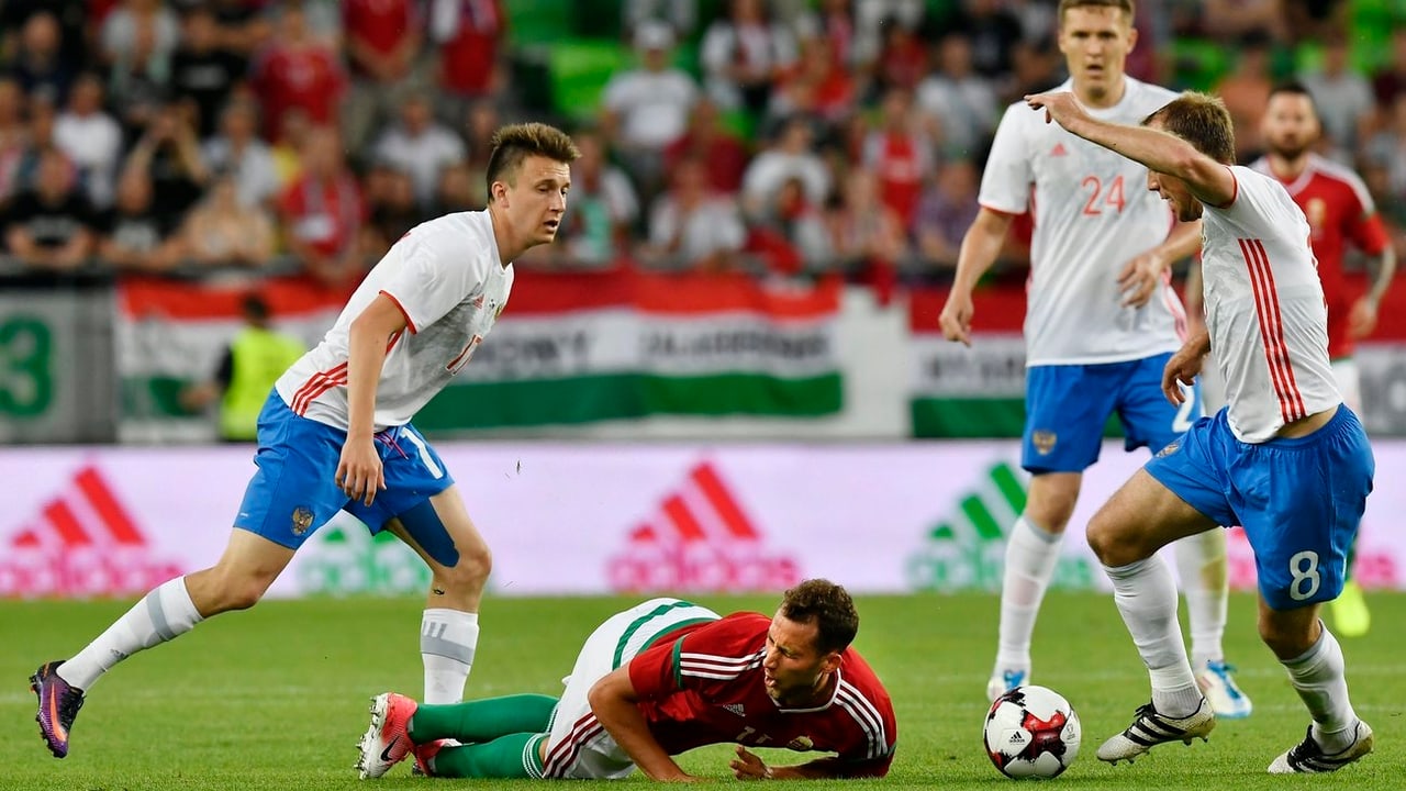 Венгрия росс. Россия Венгрия 2010. Сборная Венгрии по футболу в 1998 году. Венгрия и Россия. Россия футбол 2010.