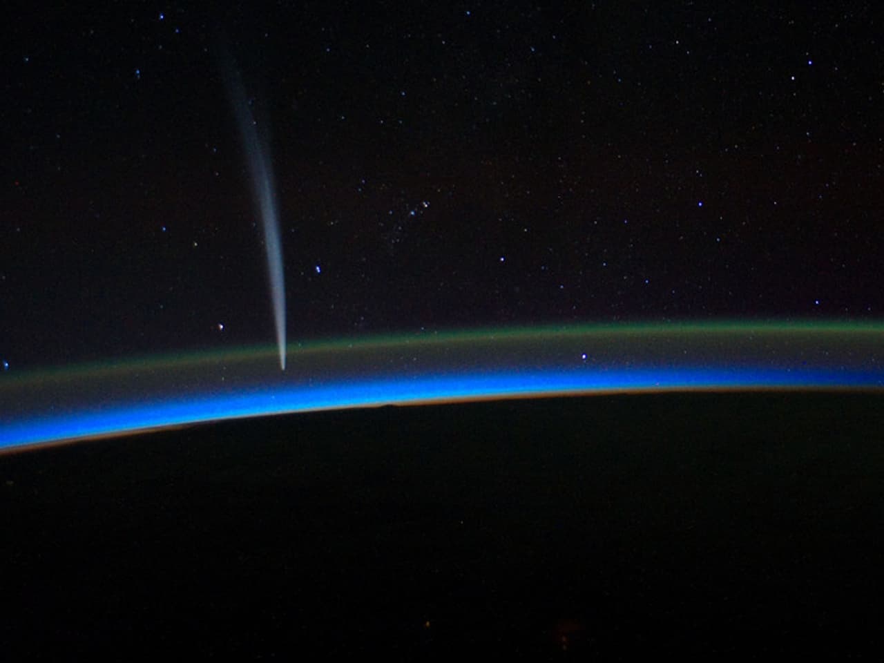 The rainbow comet. Комета Лавджоя. Комета фото. Комета август 2020 год. The Rainbow Comet фото.