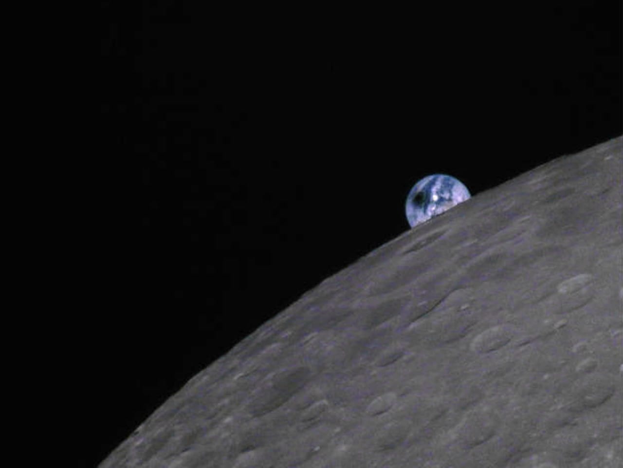 Затмение 2 октября 2024 года. Солнечное затмение со спутника. Солнечное затмение 2 июля 2019 Луна. Кадры с планеты Луна. Фотография земли черепаха лунное затмение.