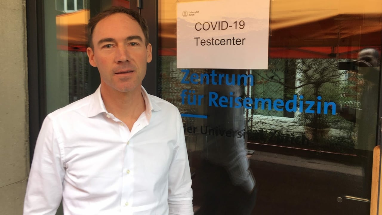 Wie Zeigt Ein Introvertierter Mann Interesse