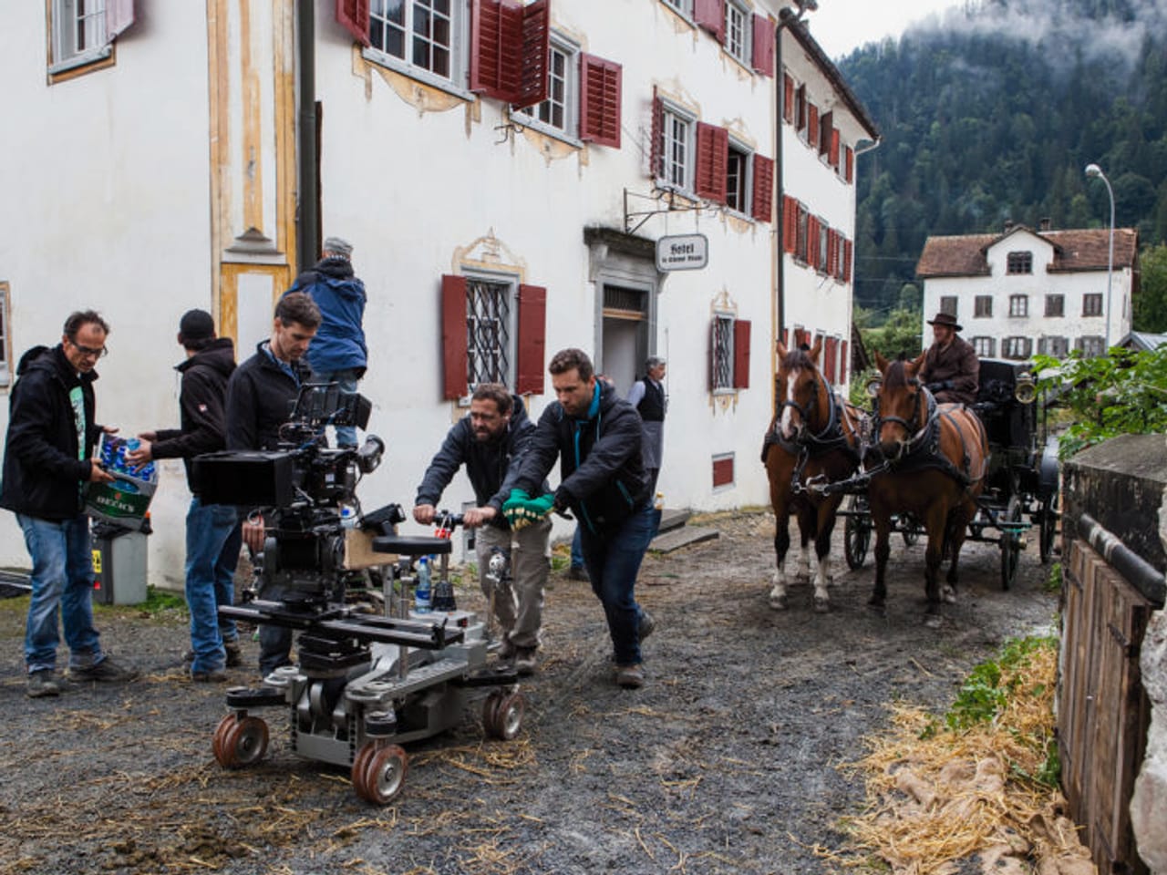GotthardFilm «Selbst die Filmcrew hatte wegen des Staubs Probleme im Tunnel» News SRF GotthardFilm «Selbst die Filmcrew hatte wegen des Staubs Probleme im Tunnel» News SRF