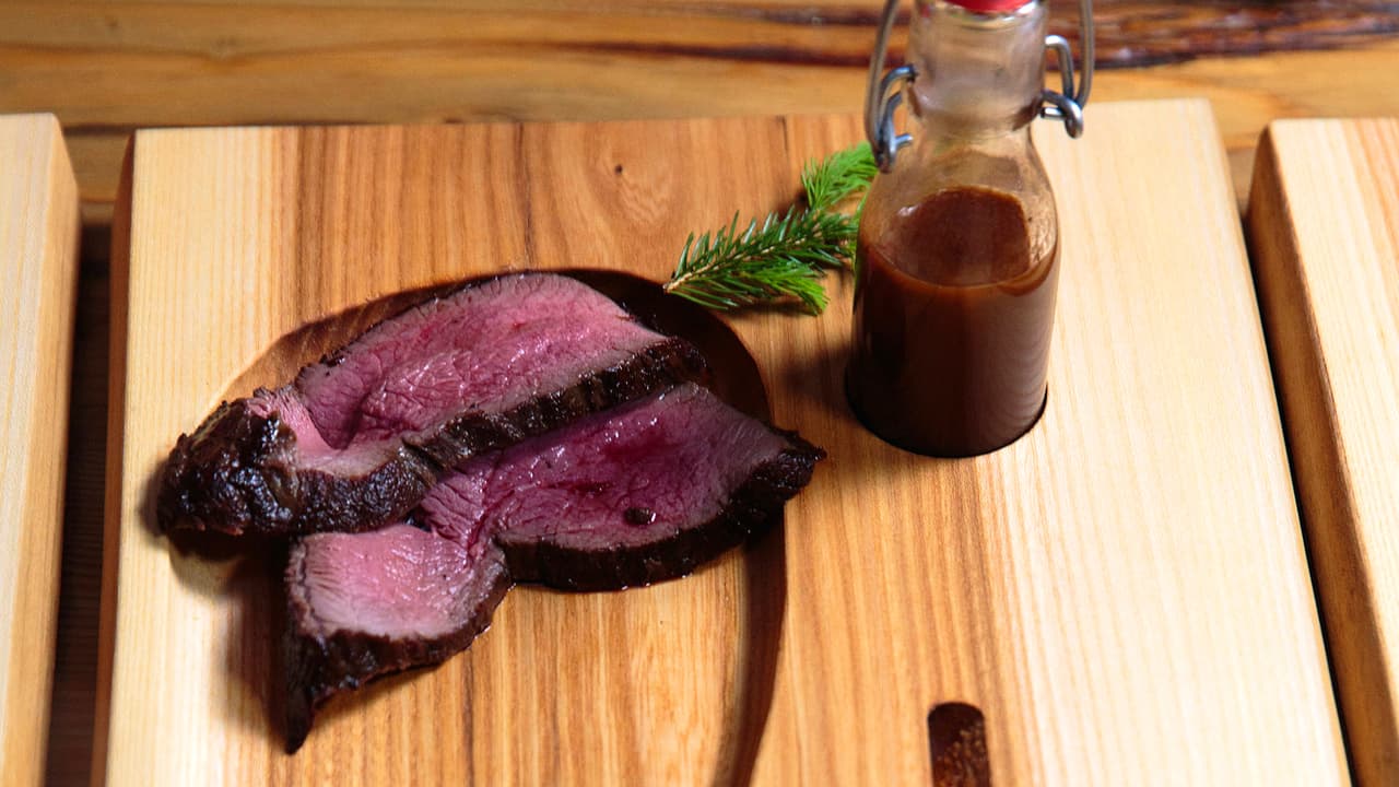 Rezepte Eusi Landchuchi 2015 - Nuss vom Hirsch (Reh) mit Spinat und ...