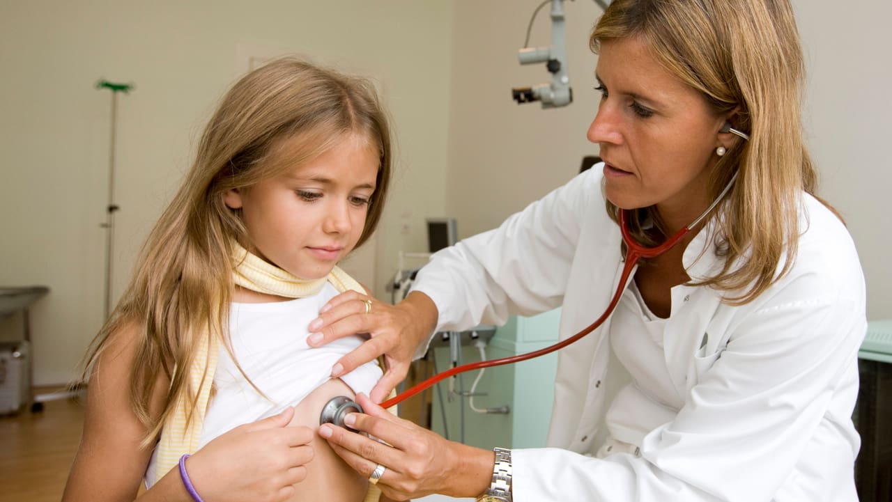 Wer soll Basler Kinder untersuchen: Hausarzt oder schulärztlicher Dienst? 