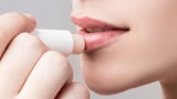 Sanfter Kussmund ohne Fette aus Erdöl: Lippenbalsam im Test (Artikel enthält Video)