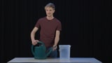 Video «Einfach Physik! - Giesskanne und Licht (2/5)» abspielen