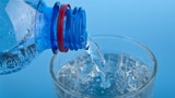 Ist 2014 abgelaufenes Mineralwasser noch trinkbar? (Artikel enthält Audio)