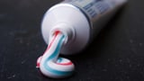 Diese Zahnpasten machen Zähne wirklich sauber  (Artikel enthält Video)