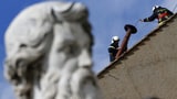 Arbeiter montieren Rauchfang auf die Sixtinische Kapelle (Artikel enthält Bildergalerie)