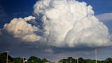 Video «Wetterphänomene: Wie schwer ist eine Gewitterwolke? (4/5)» abspielen