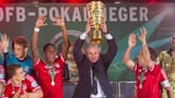 Bayern krönt Saison der Superlative (Artikel enthält Video)