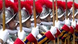 Schweizergarde schützt Kardinäle am Konklave  (Artikel enthält Video)