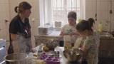 Video «Ich kann das: Rozarka – Bei den obdachlosen Köchinnen (11/15)» abspielen